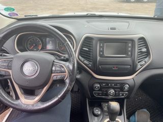 2017 Jeep Cherokee Latitude - Interior Full Dashboard Image